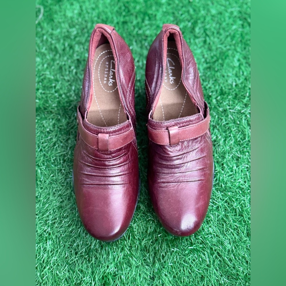 Clarks Rosalyn Nicole womens Slip-On Loafer Size 6.5M Wine leather